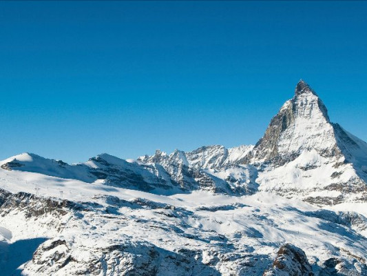 Noch nie waren Skiferien in Zermatt so günstig wie mit Hotelcard. 
