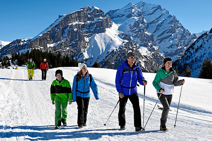 Hotels im Berner Oberland, Schweiz - Winterwanderung zum Lauenensee  Diese herrliche Winterwanderung startet in Lauenen auf 1'241 m.ü.M 